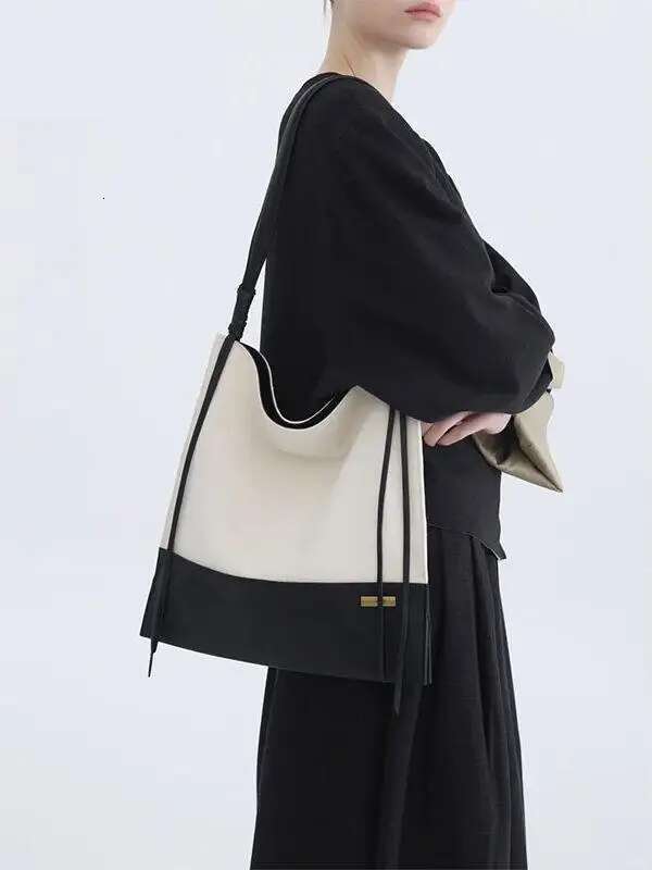 New Spliced Contrasting Color Bucket Shaped Canvas Light Fashionable And High-End Single Shoulder Women's Bag