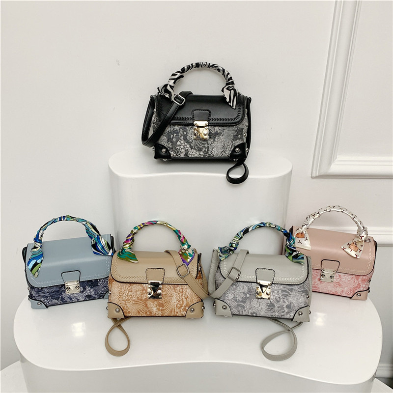 Advanced Embroidered Box for Women's 2024 New Style Silk Scarf Handbag Single Shoulder Crossbody Bag