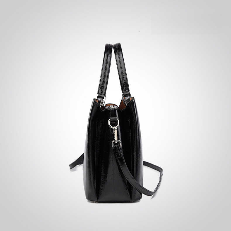 Free Shipping Designer Women's Handbag New Simple And Fashionable Commuting Bag Large Capacity Single Shoulder Oil Wax Leather High-end Business 