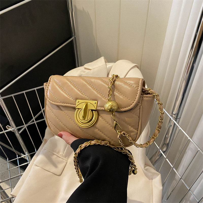 Free Delivery Designer Bag Texture 2025 Spring New Trend Women's Crossbody Fashion Chain Small Square Luxury 0258