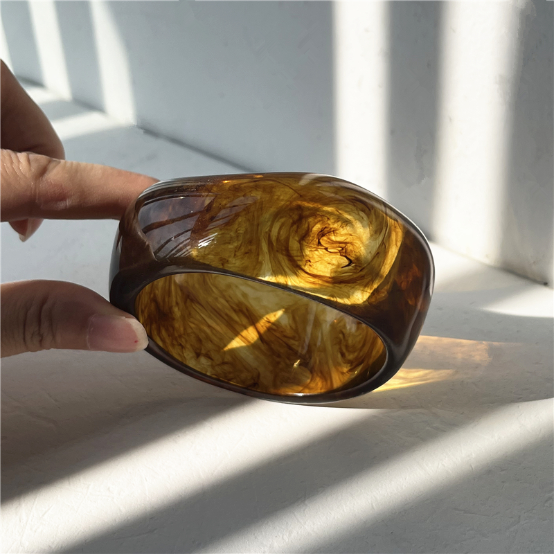HangZhi Vintage Wide Geometric Large Resin Bracelet Brown Irregular Chunky Clear Bangle Jewelry Gift for Women Girls 2024 New