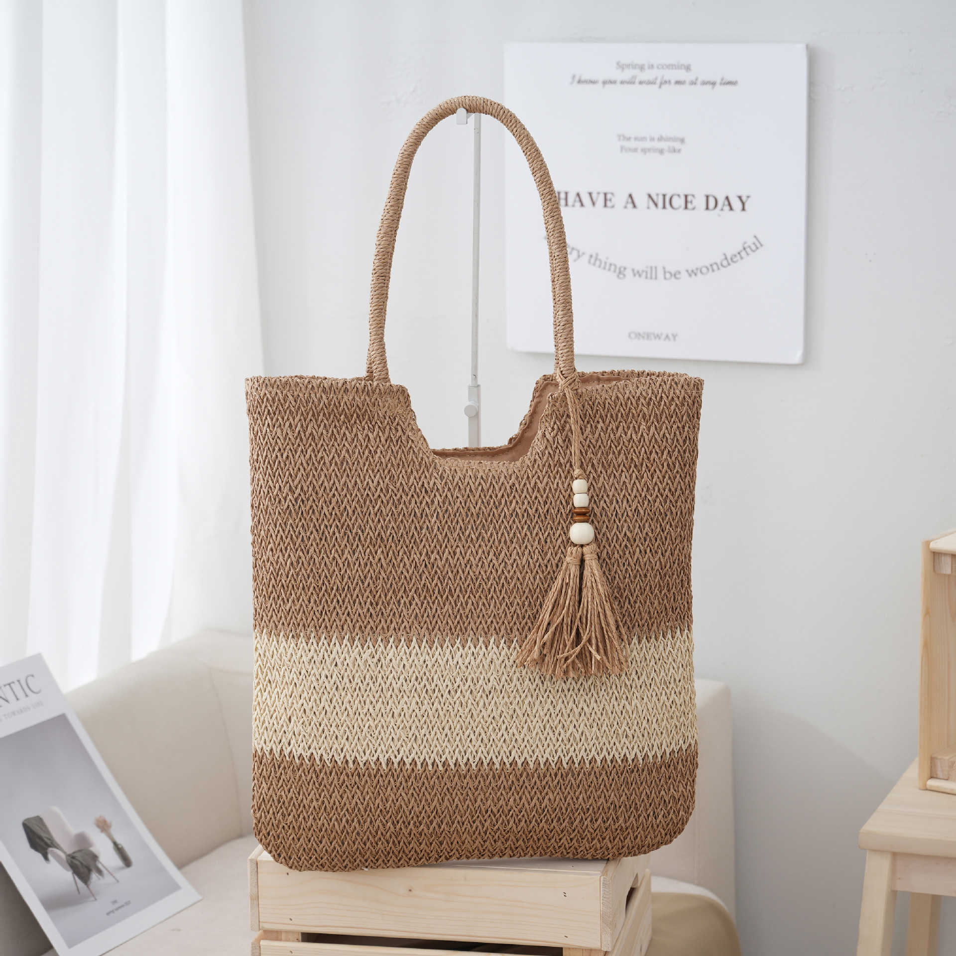 New Chinese Womens Bag National Woven Bag Grass Woven Shoulder Bag Large Capacity Tote Bag Lightweight and Breathable Beach Bag