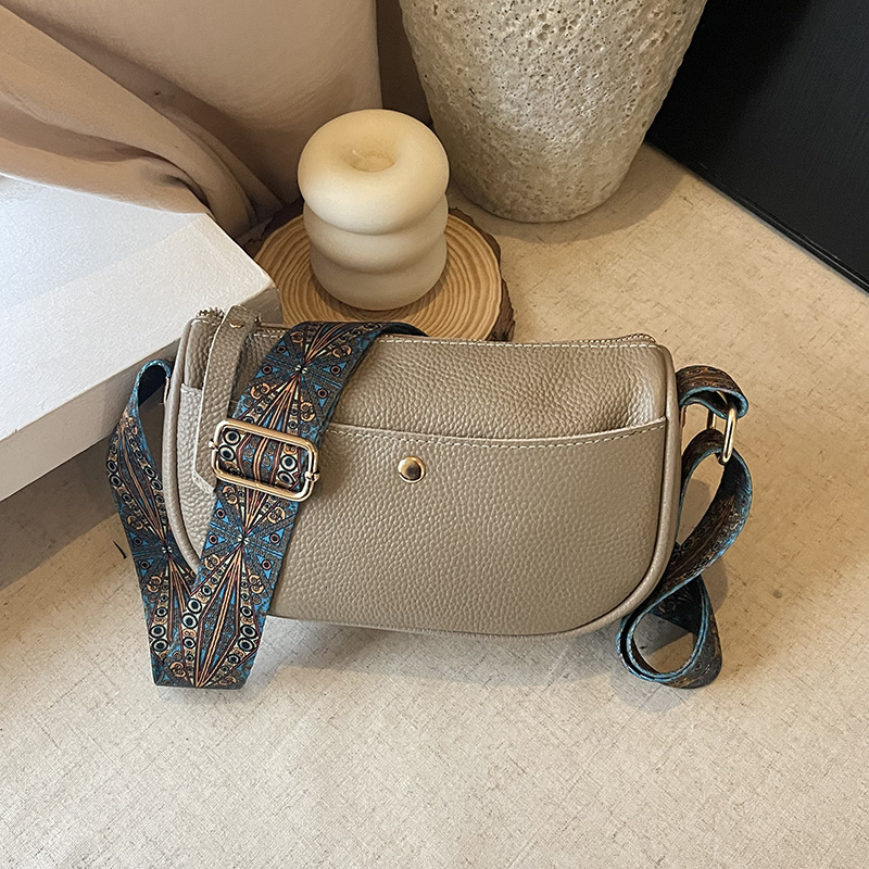 Genuine leather women's 2025 new style temperament top layer cowhide casual saddle fashionable wide shoulder strap crossbody bag
