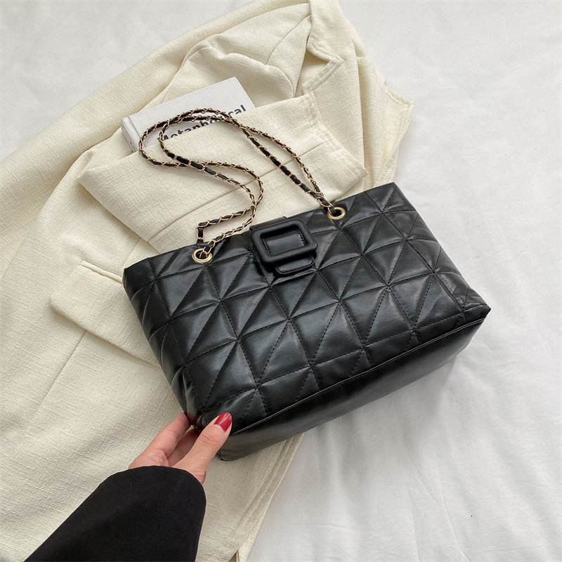 Free Delivery Designer Bag Advanced Underarm For Women's 2025 Trendy And Fashionable Fragrant Wind Lingge Chain Bag Small Commuting Shoulder Bag 