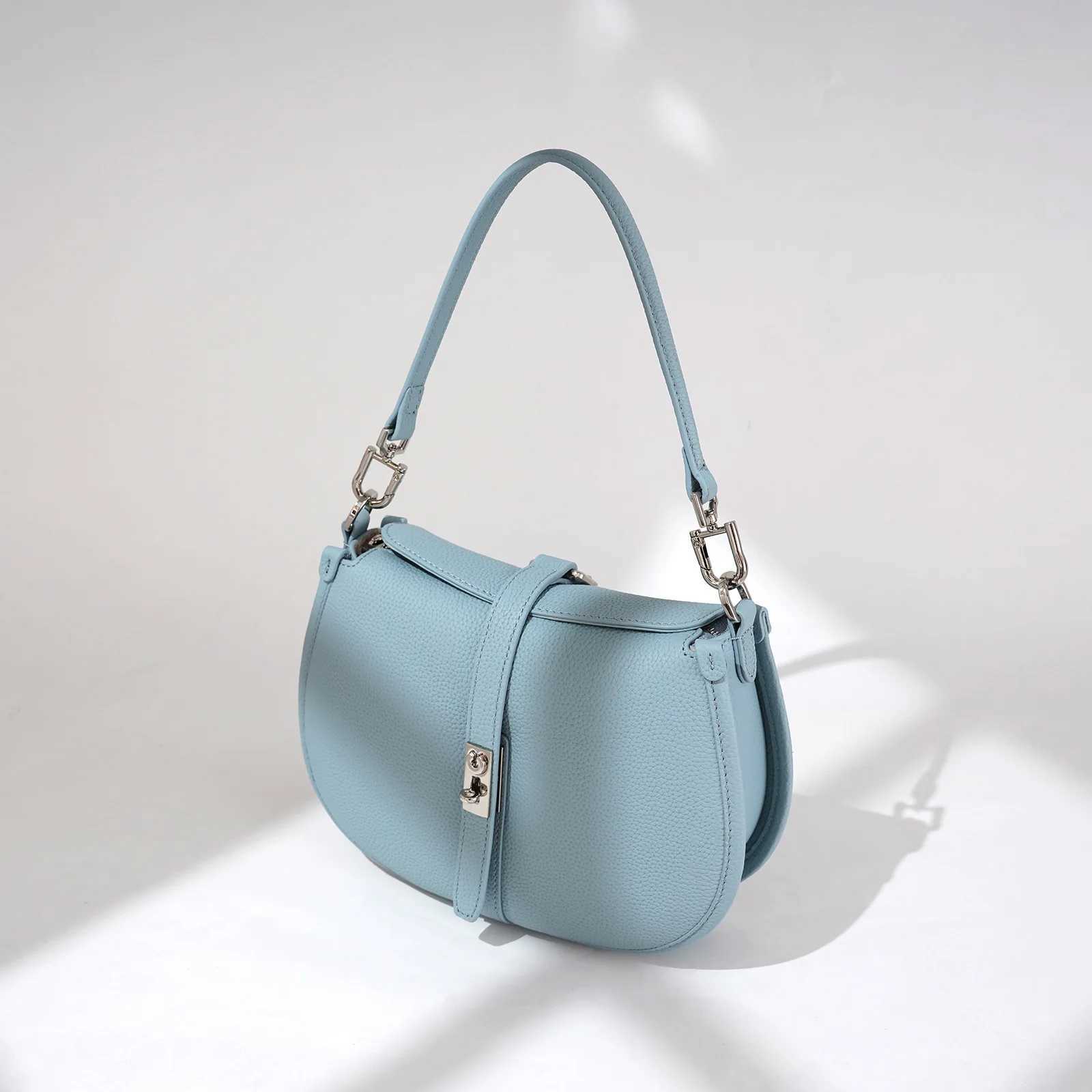 Womens Designer Luxury Bag Genuine Leather Crescent Cross Body Bag Fashion Versatile Simple Niche Shoulder Armpit Bag M250520