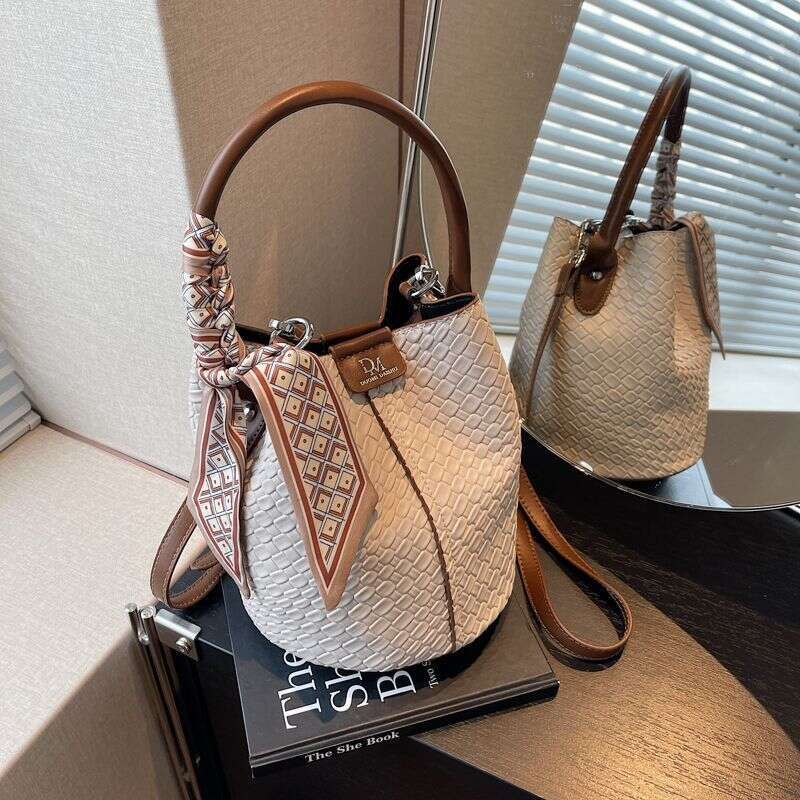 Women's bucket bag shoulder bag 2025 hot sale crossbody bag handbag rhombus messenger bag large capacity to send silk scarves