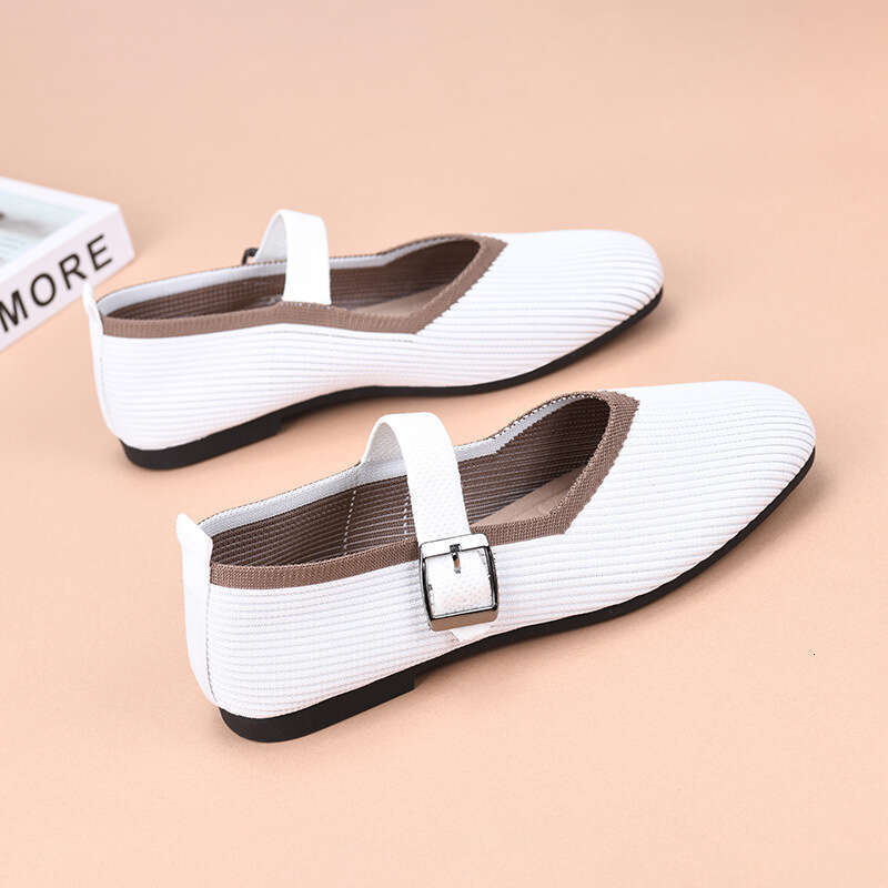 Large size women's breathable mesh square toe casual shoes are soft, lightweight, breathable, and have a mother's shoe lining