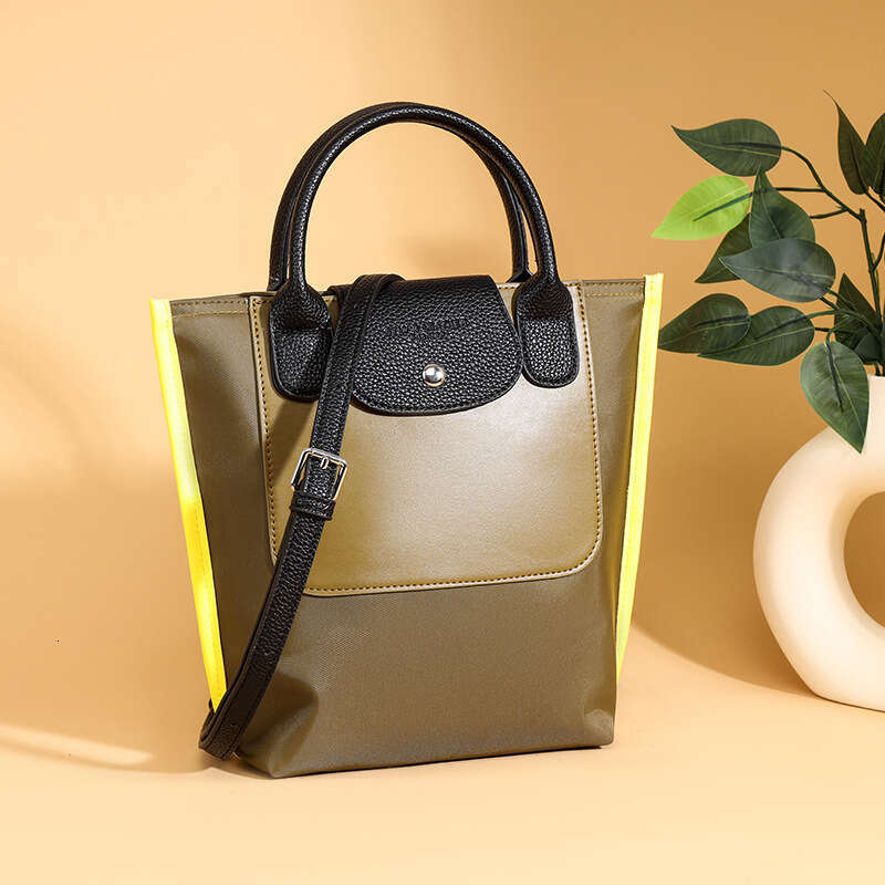 New Hot Hot Fashionable Handheld Women's Versatile Splicing Color Contrasting Tote Temperament Commuter Soft Leather Single Shoulder Crossbody Ba