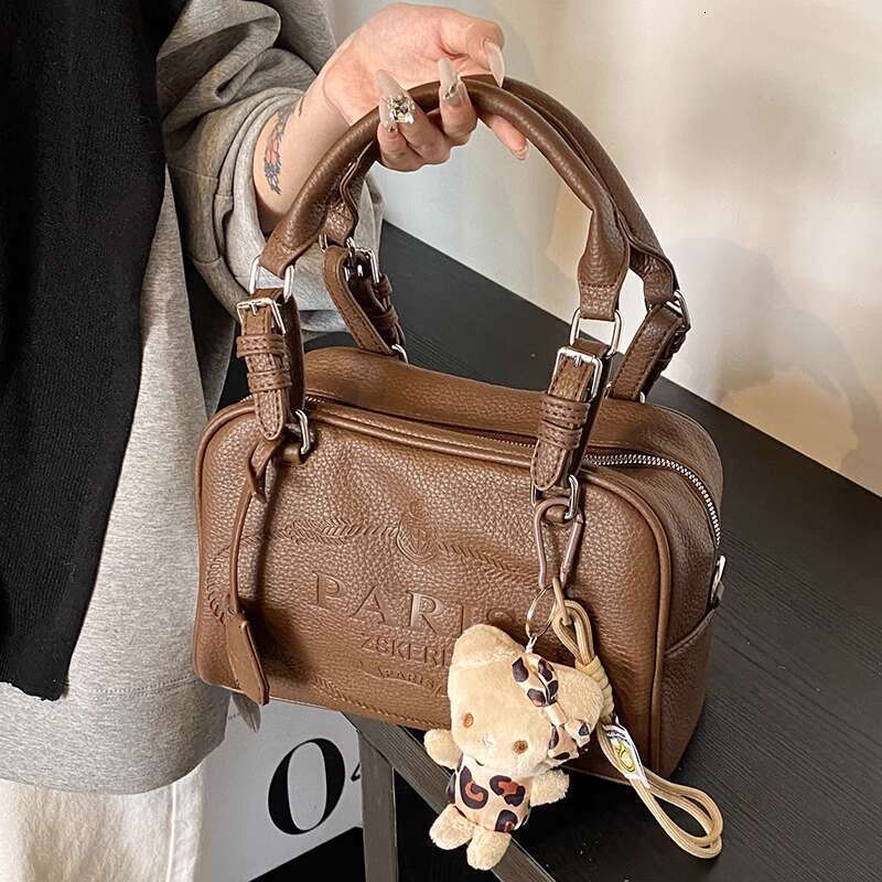 This year's popular Boston women's 2025 new large capacity commuting handbag niche crossbody bag