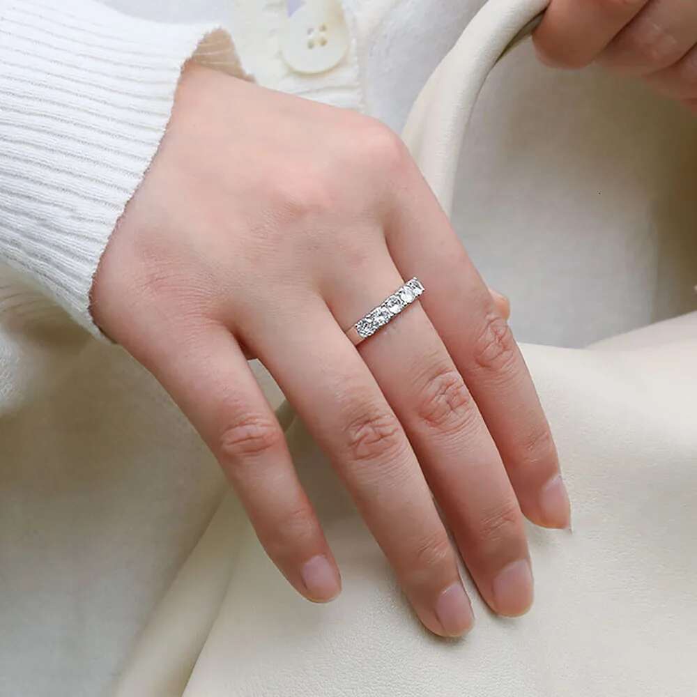 COSFIX 5 Stones D Color 1 Carat Moissanite Row Ring 925 Sterling Silver Plated Pt950 Band Fine Jewelry For Women Wholesale