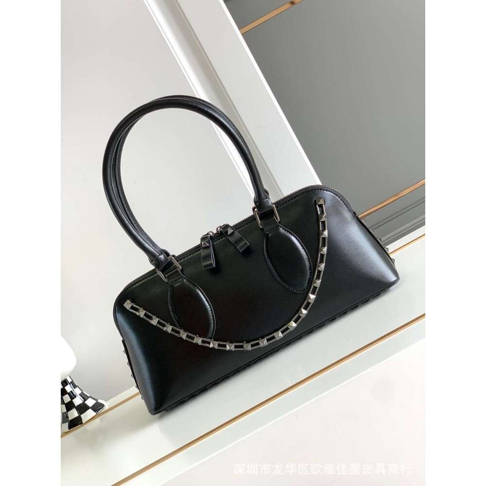 New Riveted Genuine Women s with High Grade Head Layer Leather Chain and Wind Carrying Bag