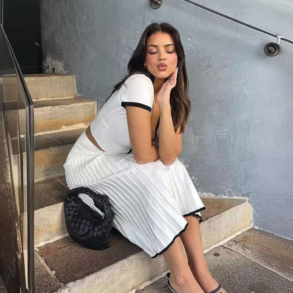 Popular spring and summer elegant dress set for women, 2-piece set, casual commuting fashion, 2025 temperament versatile new trend clothing ins