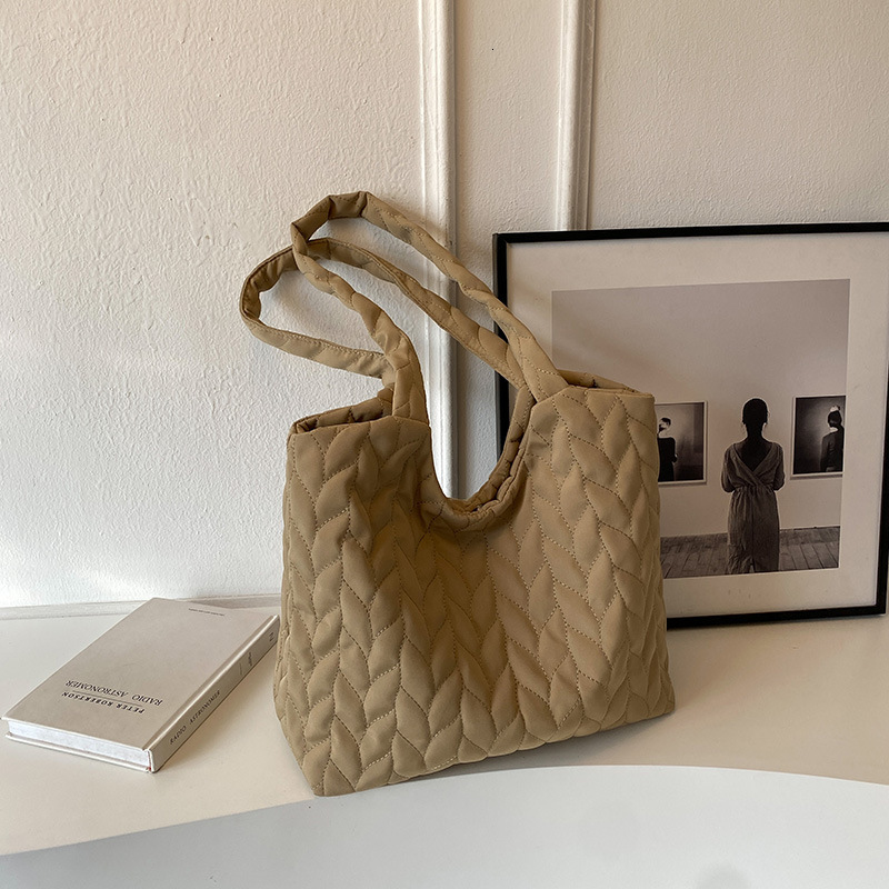 Free Delivery Designer Bag Large Capacity Fashion Soft Leather Commuting Texture Hand 2025 Summer Western Casual One Shoulder Tote Bag Luxury Bag