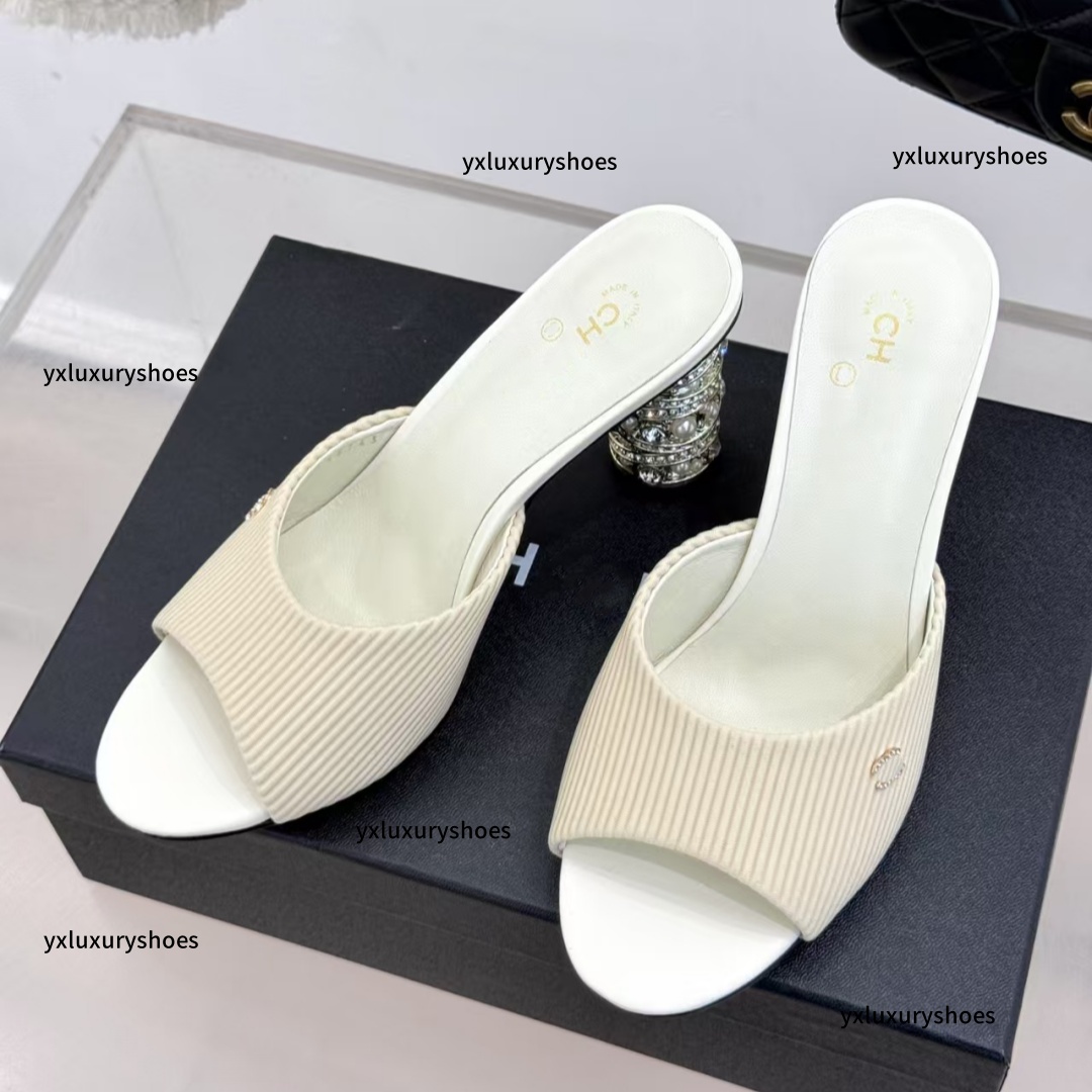 2025 Designer Shoes Summer New women's fashion design, pearl heel decoration, CC high heels, women's white thick-heeled sandals, women's date dress shoes