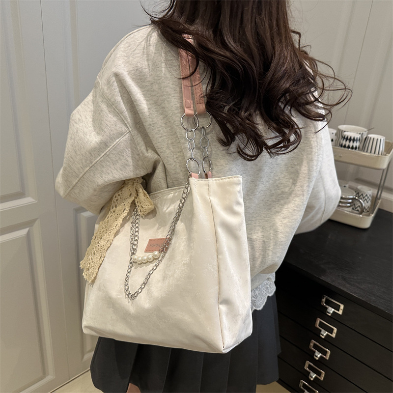 Leisure large capacity chain 2025 new college student class fashionable niche commuting shoulder tote bag