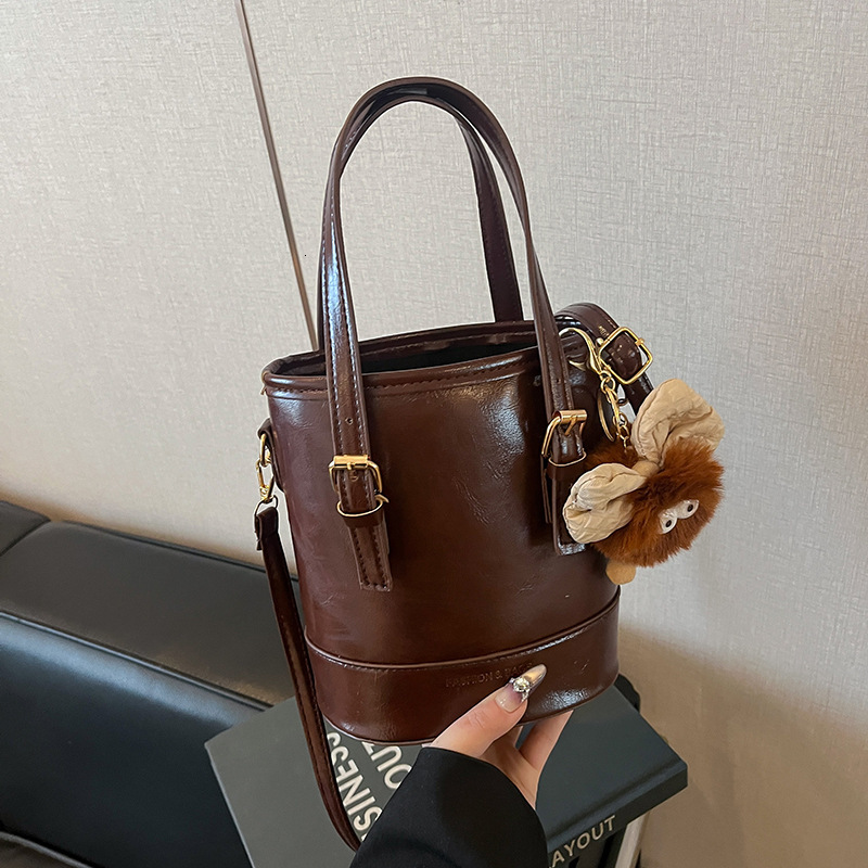 Free Delivery Designer Bag This Year's Popular Casual S For Women The 2025 New Trendy Crossbody Bucket High End Texture Maillard Shoulder Luxury 