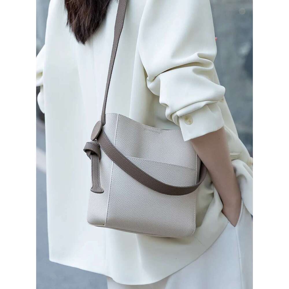 Genuine Leather Women's Crossbody Bag Handbag 2025 new large capacity commuter bucket versatile Cowhide shoulder bag