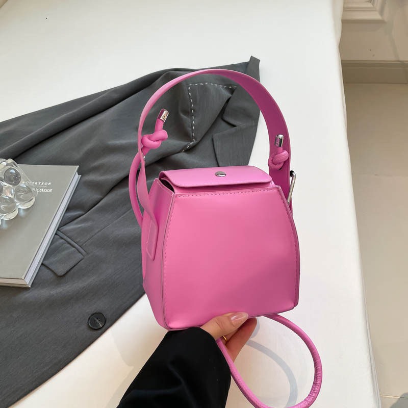 New high-end texture niche women's hand-held small square bag for spring and summer, fashionable and personalized design, single shoulder crossbo
