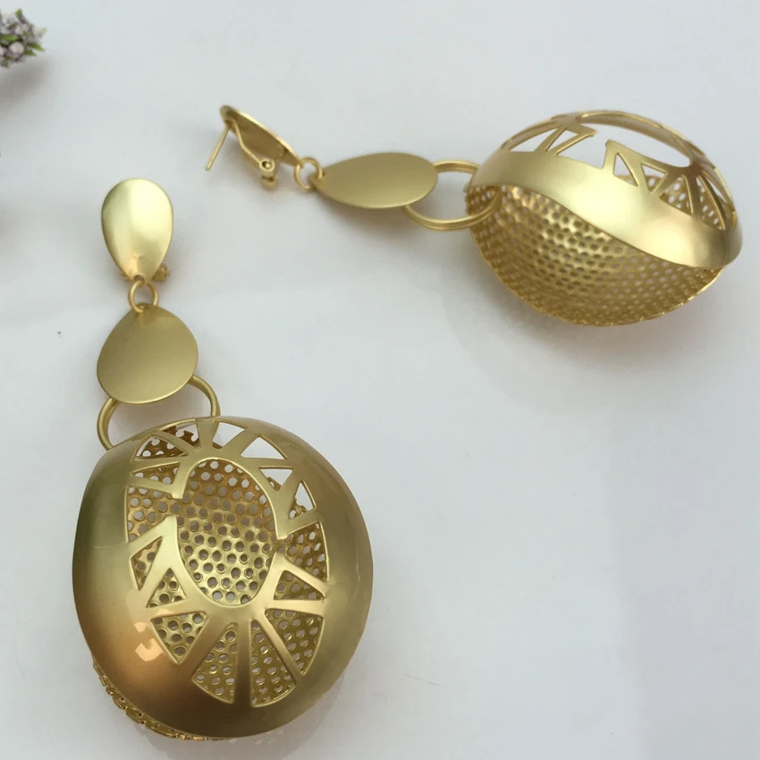 European and American Vintage Long Drop Earrings Gold Plated Hanging Big Ball Statement Earrings For Women Jewelry FHK14718 250520