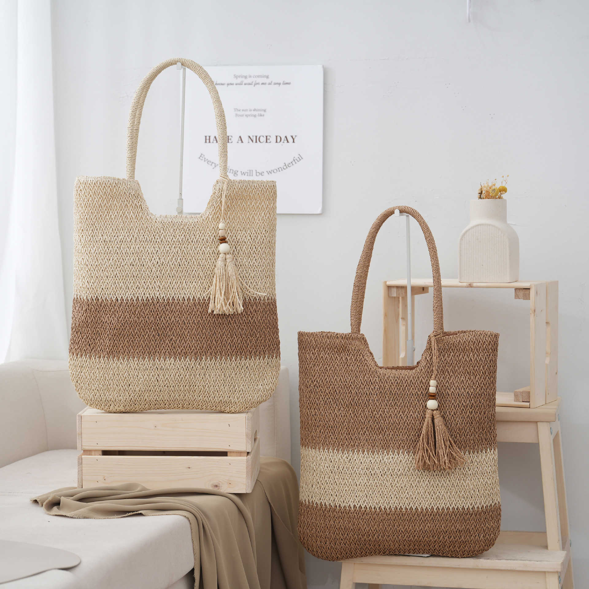 New Chinese Womens Bag National Woven Bag Grass Woven Shoulder Bag Large Capacity Tote Bag Lightweight and Breathable Beach Bag