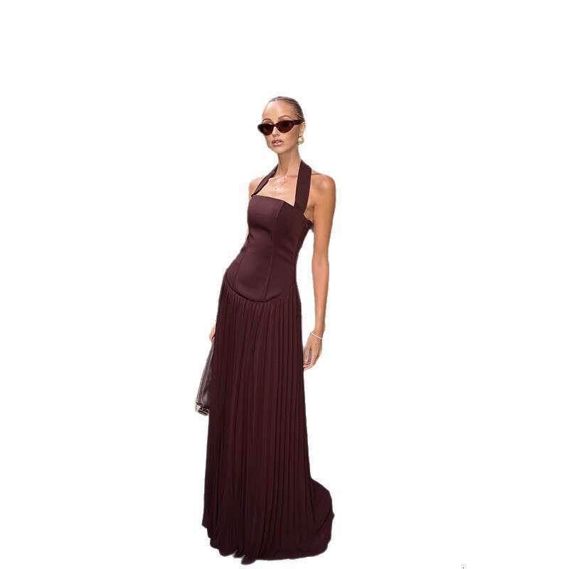 Hanging neck, strapless, pleated European American 2025 spring new socialite style waist cinched long skirt, chic and elegant clothing