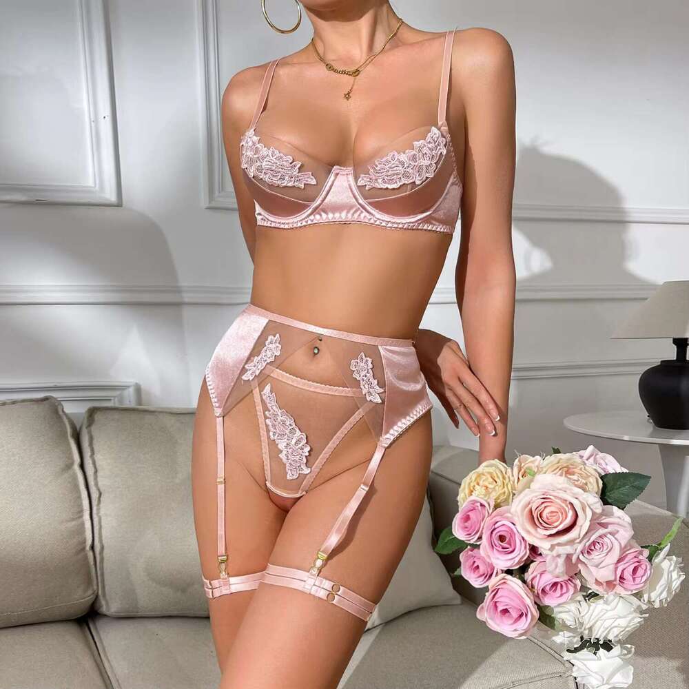 Chuangerm Oem/Odm 2025 Hot Selling Women's Mesh Embroidery Hollow Out See-Through Pure Desire Temptation 4Pcs Erotic Lingerie