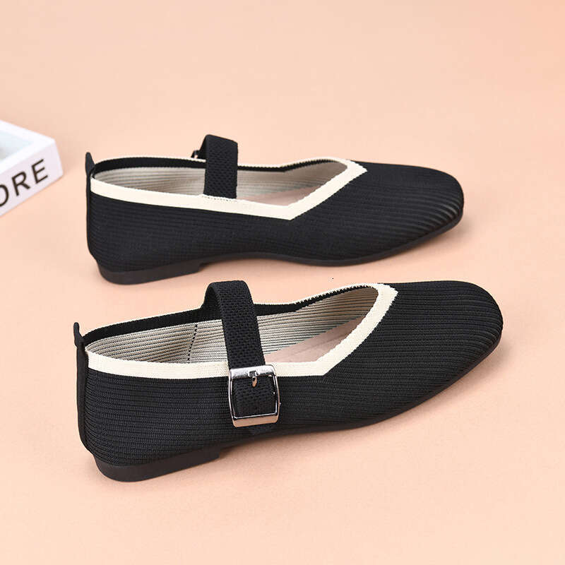 Large size women's breathable mesh square toe casual shoes are soft, lightweight, breathable, and have a mother's shoe lining
