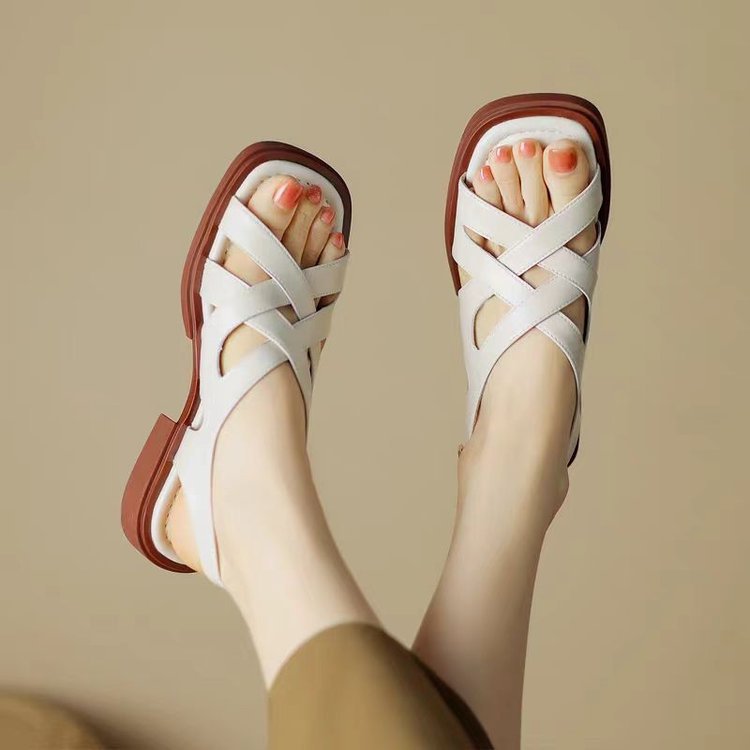 Free shipping. Designer's 2025 summer new low-heeled Roman sandals for women to wear as outerwear. Thick-heeled, versatile square-toed flat sanda