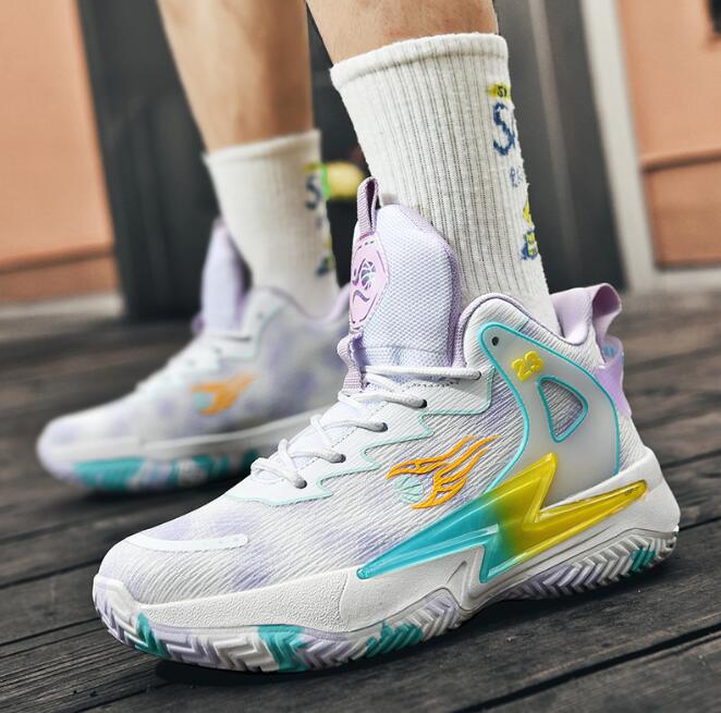 New basketball shoes for men in summer lightweight and casual sports running shoes breathable mesh surface practical shoes for teenagers and students 