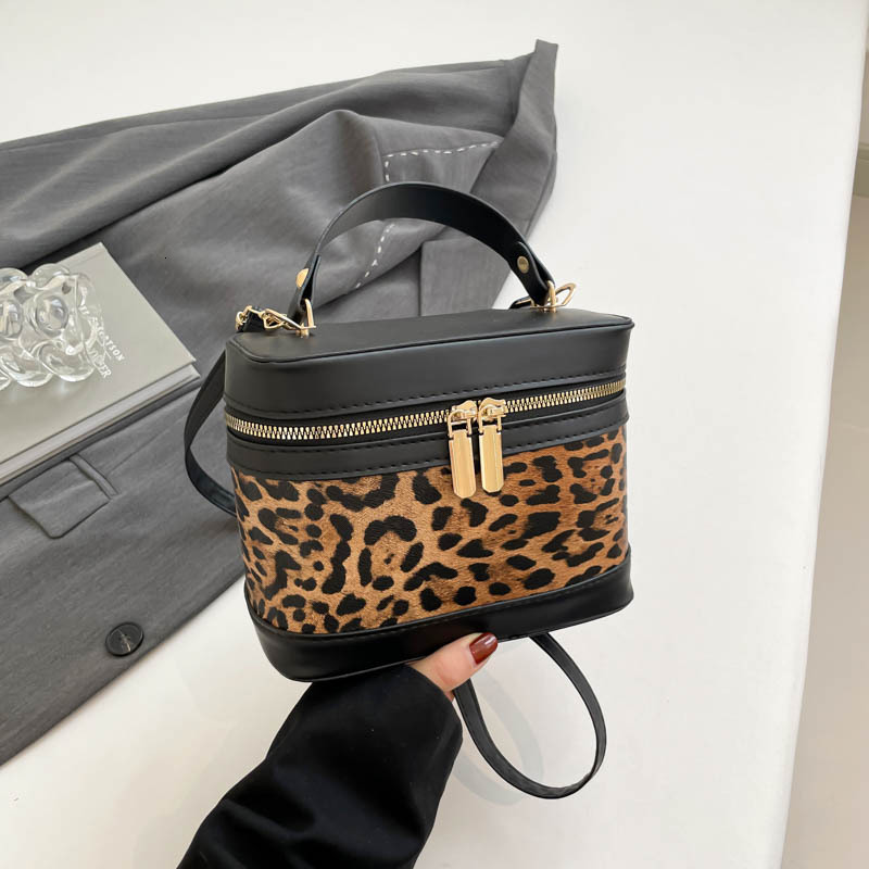 Free Delivery Designer Bag 2025 New Korean High End Cylindrical Bucket Splicing Contrasting Color Crossbody For Women Instagram Versatile Shoulder Lux