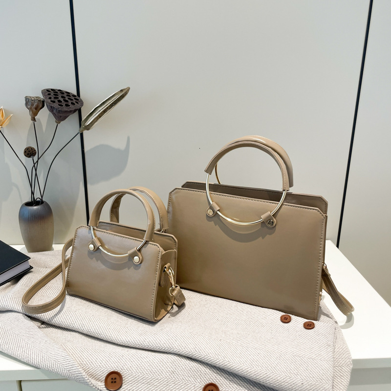 Free Delivery Designer Bag Fashionable Circular Hand Held Square 2025 Autumn And Winter New Women's Trendy Korean Version High End Texture Single
