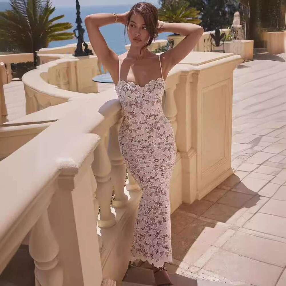 Temperament: White strapless sexy suspender dress, hip hing long skirt, breast containing cotton hair replacement, 2025 new casual fashion trend cloth