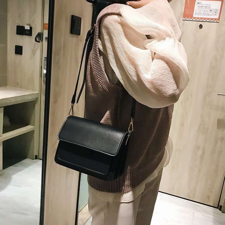 Square Female Explosive Retro Small Ins Wide Shoulder Strap Crossbody Bag 2025 New Casual Fashion Trend