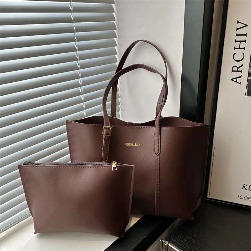 2025 New Retro Simple And Elegant Commuting Leisure Western Style Color Blocked Large Capacity One Shoulder Handheld Tote Bag
