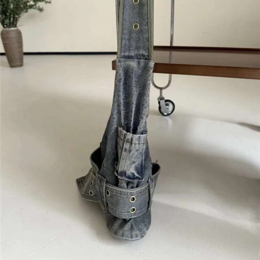 Vintage denim Y2k women shoulder bags Large Capacity punk wide strap rivet lady handbags retro Underarm Bags Female purses