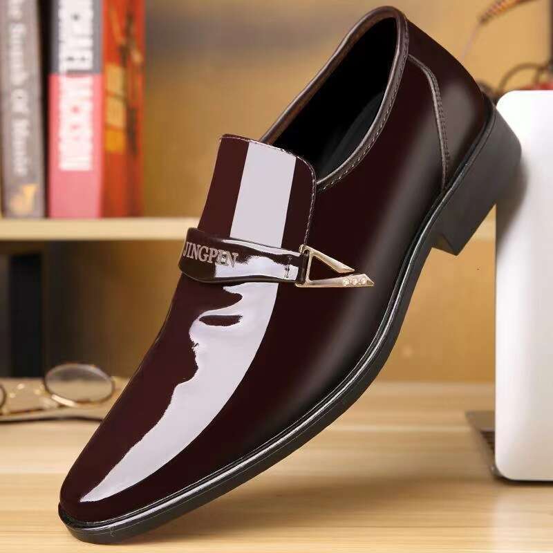 Men's patent trendy business casual formal wear, Korean version, British pointed men's leather shoes, plus size