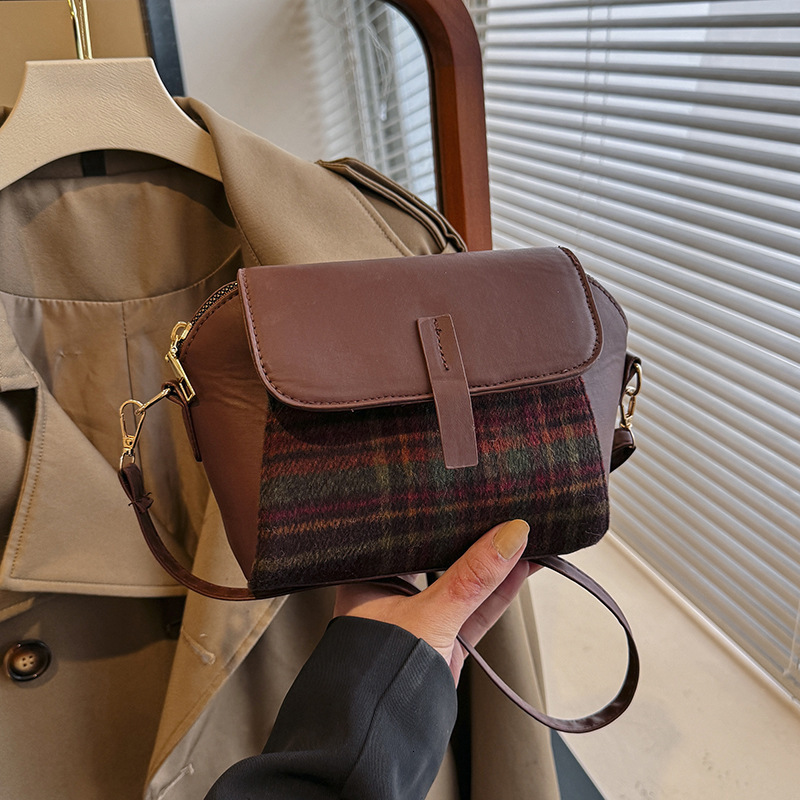 Free Delivery Designer Bag 2025 Autumn/winter Trendy And Fashionable Color Blocking Versatile Korean Edition Texture Small Crowd One Shoulder Crossbod