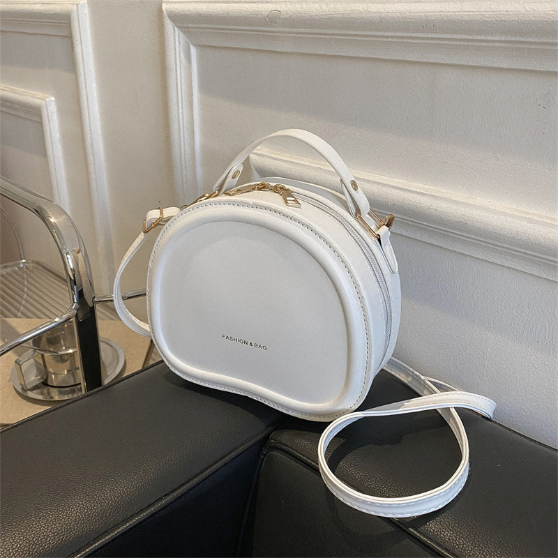 Free Delivery Designer Bag Internet Celebrity Women's 2025 Autumn And Winter New Style High End Sense Niche Small Round Versatile Fashion Crossbo