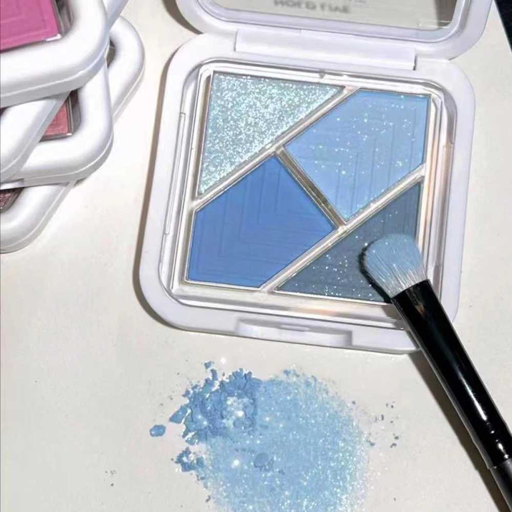 Waterproof Blue Smoky Eyeshadow Palette Four-Color Eyeshadow Palette Including Smudged Matte Metallic Gloss and Pearlescent Texture Easy to Carry W250
