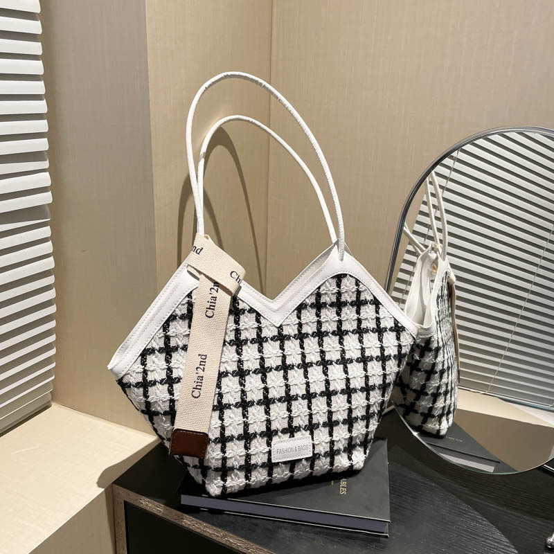 Free Delivery Designer Bag Checkered Shoulder 2025 Winter Trendy And Fashionable Large Capacity Commuter Tote Underarm Bag For Women Luxury Bag