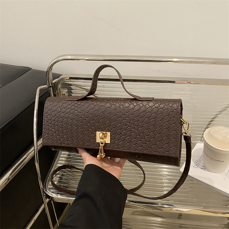 Free Delivery Designer Bag Fashionable And Exquisite Weaving 2025 Solid Color Casual Buckle Large Capacity Western Style Horizontal Cross Shoulder Fre