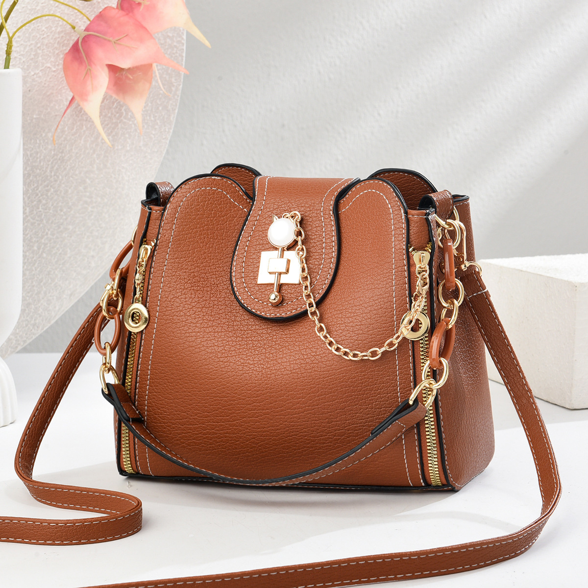 2025 new versatile fashionable bucket high-end and trendy single shoulder crossbody bag practical for women