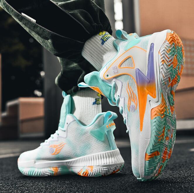 New basketball shoes for men in summer lightweight and casual sports running shoes breathable mesh surface practical shoes for teenagers and students 