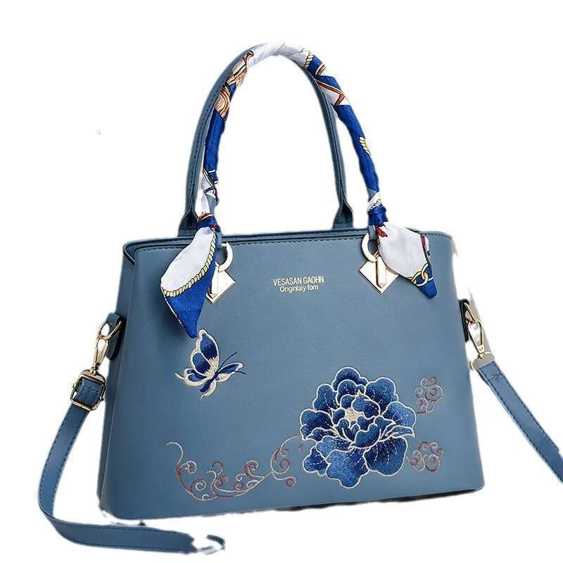 2024 New Embroidered Handbag Versatile Fashion Trend Women's Crossbody Exquisite Large Capacity Female Shoulder Bag