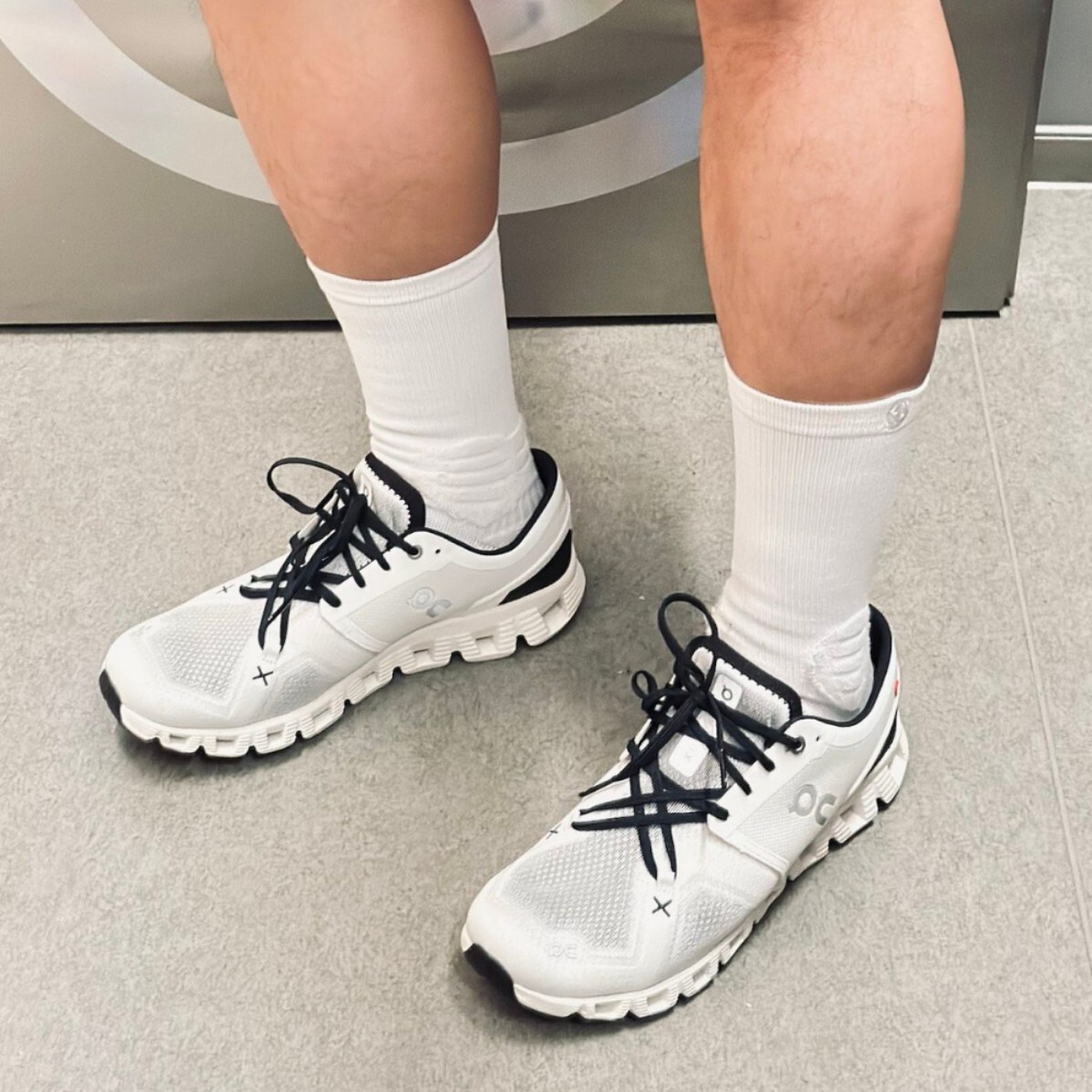 free shipping oncloudds designer running shoes men mens black white gold grey blue red outdoor sports runner shoe trainers sneakers new