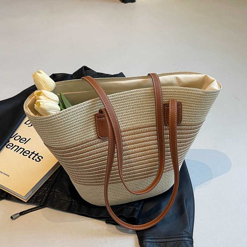 Korean Version Hand Held Bag for Women New Trendy Winter Simple Fashion Grass Woven Beach Niche Handbag