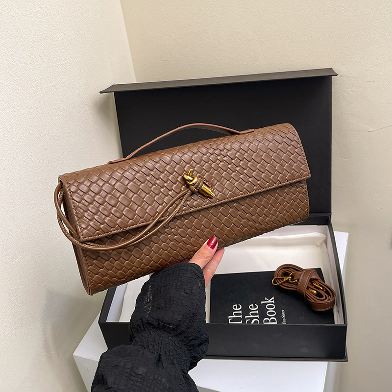 2025 new niche woven single shoulder baguette fashionable horizontal hand-held versatile diagonal cross bag for women