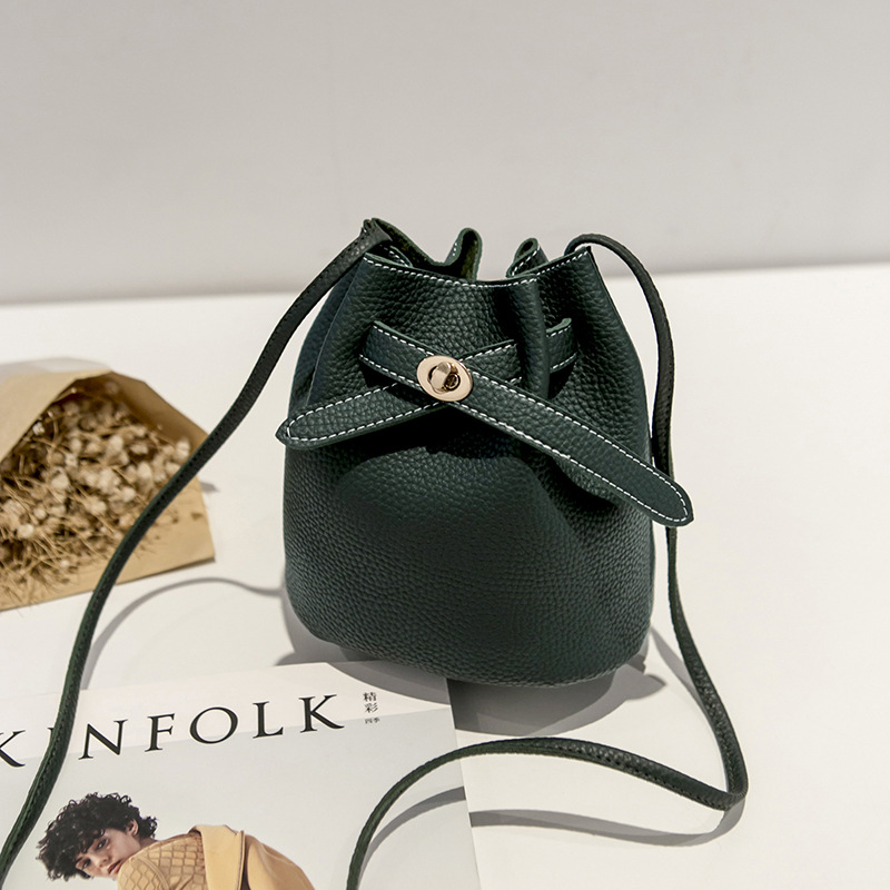 Elegant Casual Backpack: Compact Design & Secure Closure bucket bag designer bag