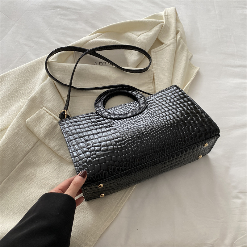 Free Delivery Designer Bag Large Capacity Fashionable Texture Solid Color Shoulder Women's 2025 Spring New Versatile Ins Crossbody Trend Luxury B