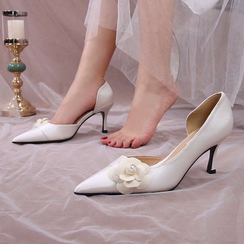 Hot Selection Hot Huidong County Fine Heel Sandals for Women 2023 Fairy Style French Design Camellia White Wedding Satin Single Shoes